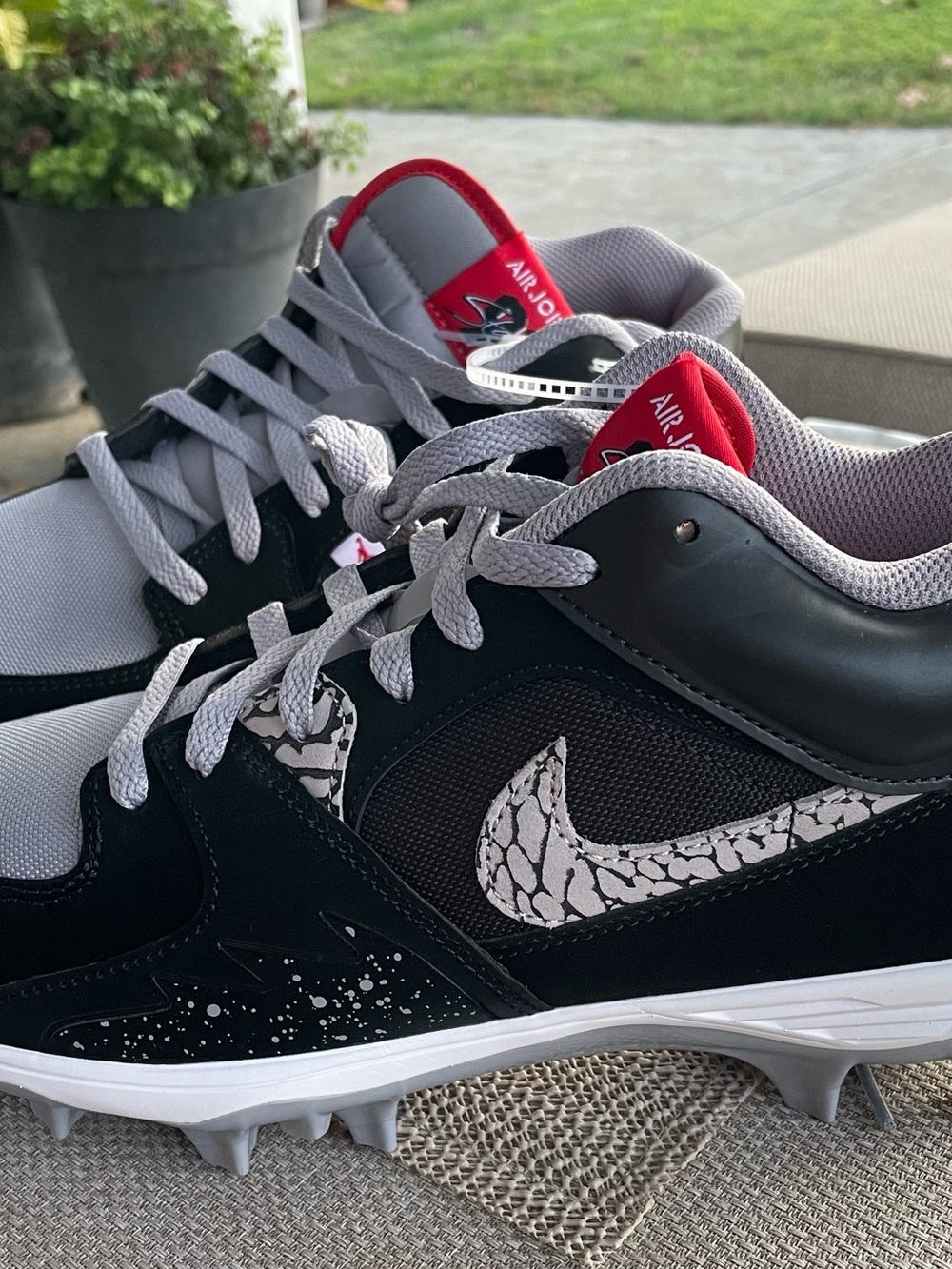 - Jordan Stadium 90 Low TD Black Cement Football Cleats HQ0210-060 Men's Size 9
